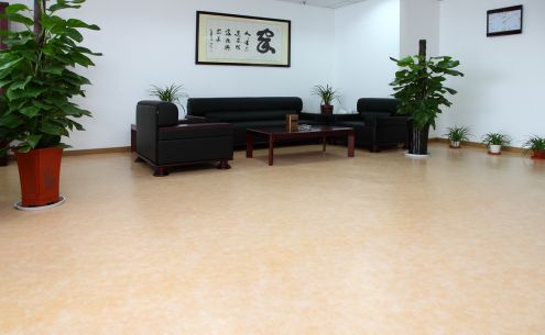 塑膠地板起鼓的原因及解決方法