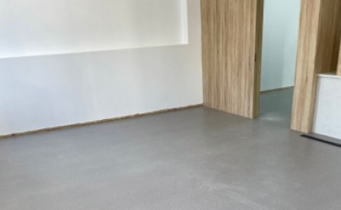 PVC塑膠地板鋪裝階梯教室立面施工指南：地面要求、立面標(biāo)準(zhǔn)及處理方法