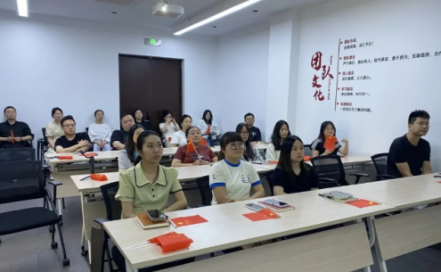 祝祖國(guó)繁榮昌盛 | 無(wú)錫騰方銷(xiāo)售部員工共觀(guān)閱兵盛典