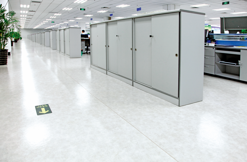 地板膠的生產(chǎn)廠家 地板膠的生產(chǎn)廠家