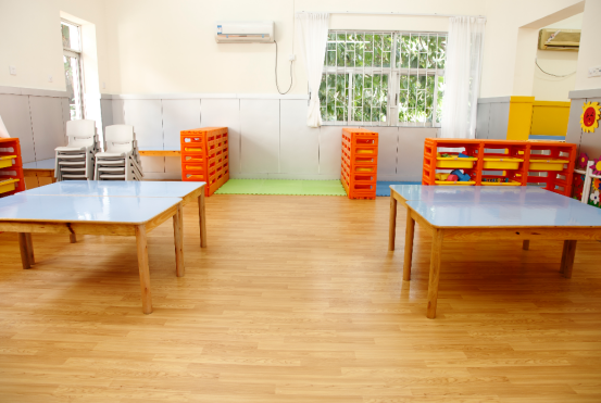 幼兒園地膠地板